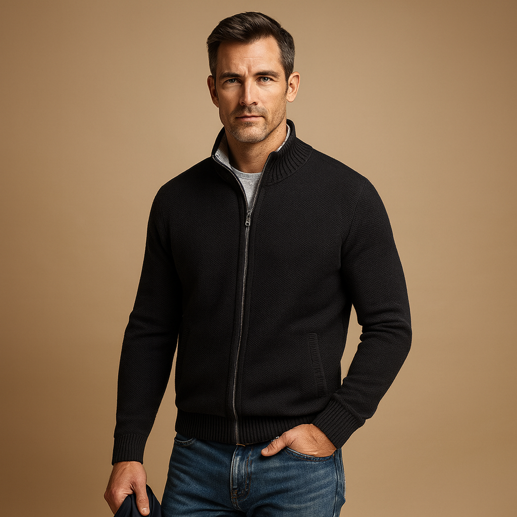 Modern zipped knit jacket for men in a warm and comfortable fit, ideal for autumn and winter everyday wear.