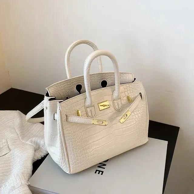 Elegant Handbag for Women – Spacious & Versatile Design-Caliboot