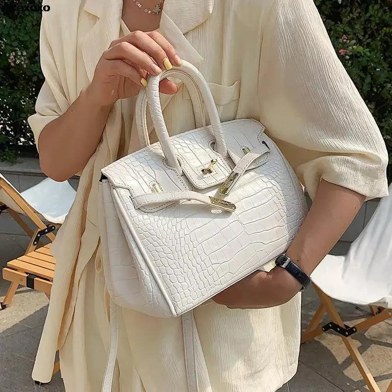 Women's Elegant Handbag Spacious Design