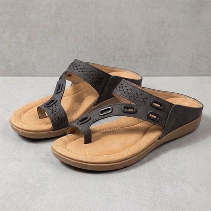 Relaxed Fit Women's Toe-Post Sandals Metallic Accents