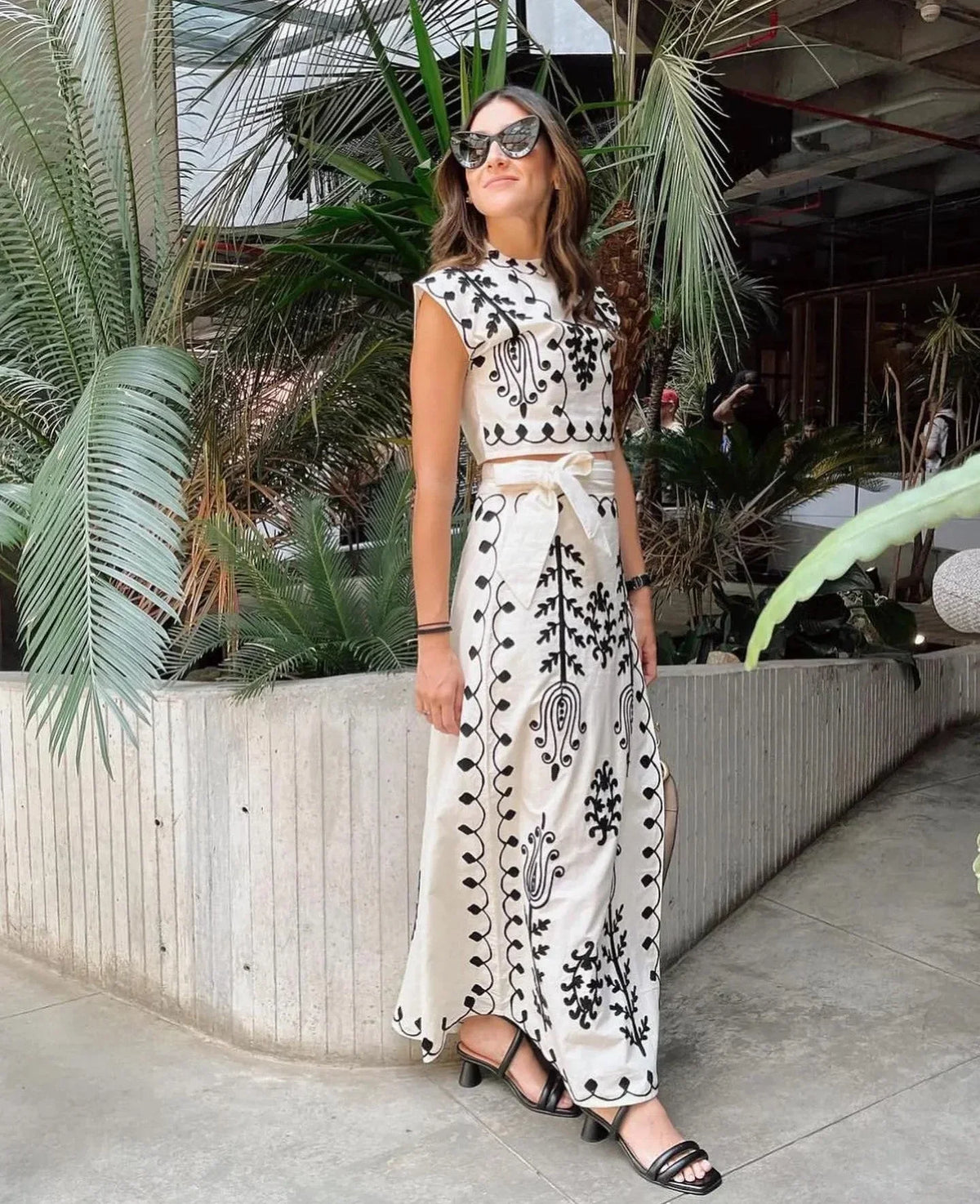 Women's Embroidered Sleeveless Jumpsuit Flowing Skirt