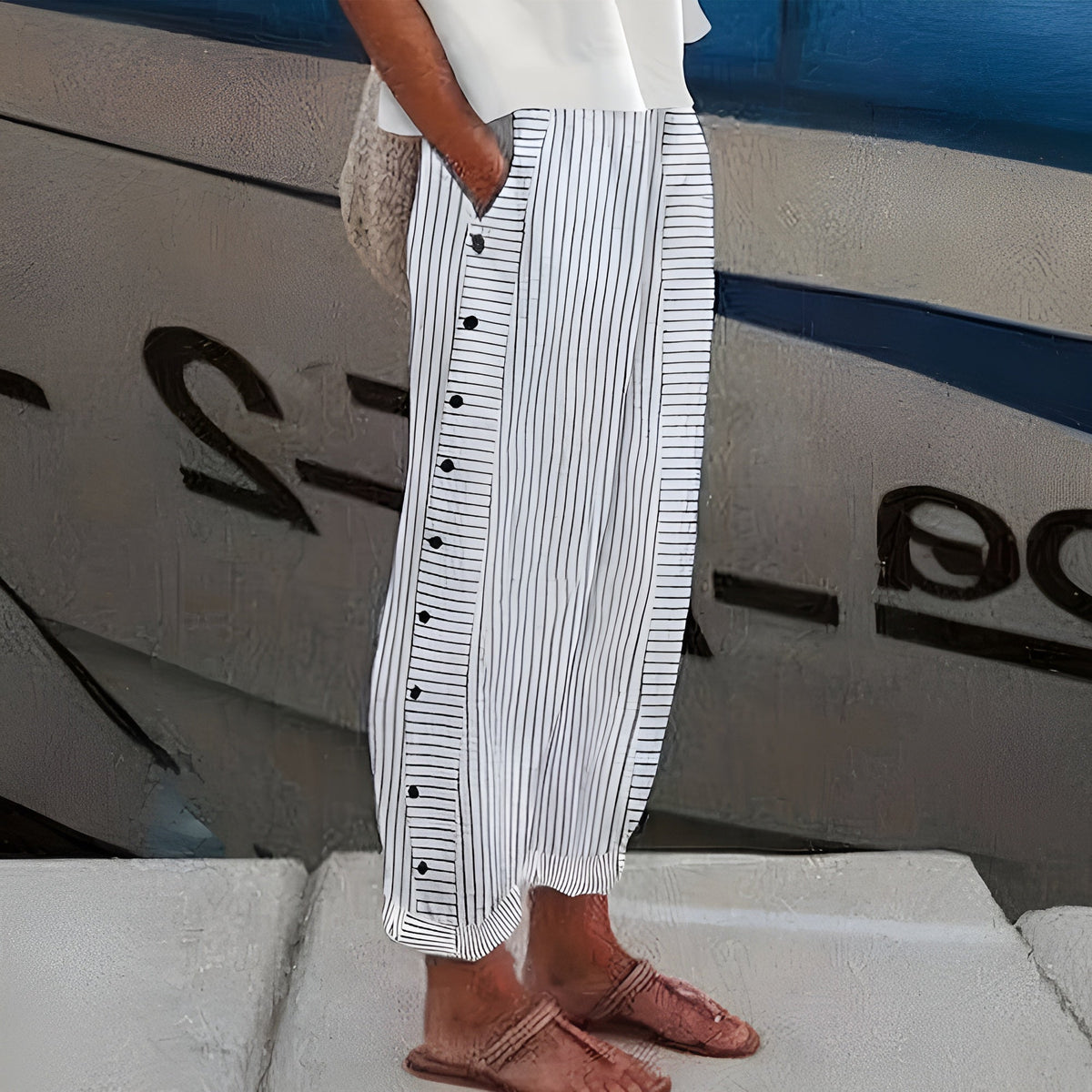 Women's Wide Leg Striped Pants With Side Pockets